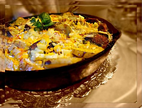 In a bowl, mix bologna, mayonnaise, relish, onion and worcestershire sauce. Suzy Homefaker: Au GRATIN RING BOLOGNA | Ring bologna, Au ...
