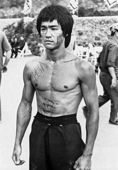 Espn's exceptional documentary, be water, shows how much bruce lee struggled as an asian american in hollywood and the many opportunities he lost due to racism. When did bruce lee die, THAIPOLICEPLUS.COM