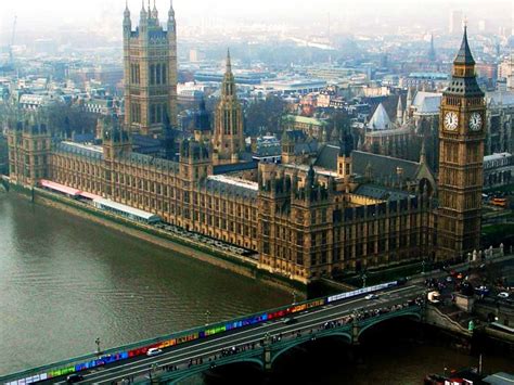 Londres es la capital de inglaterra y del reino unido, es una ciudad que londres tiene 7,512,000 habitantes según el último censo y se calcula que entre su población se hablan más de 300 lenguas. Fotos de Londres - Inglaterra | Cidades em fotos
