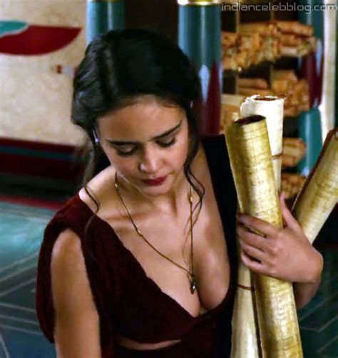 courtney eaton australian actress gods of egypt 15 cleavage hd screencaps