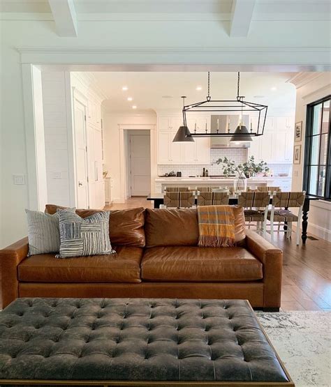 Authorized benjamin moore paint dealer myperfectcolor.com is an authorized benjamin moore paint dealer. Chantilly Lace OC-65 Benjamin Moore Chantilly Lace OC-65 ...