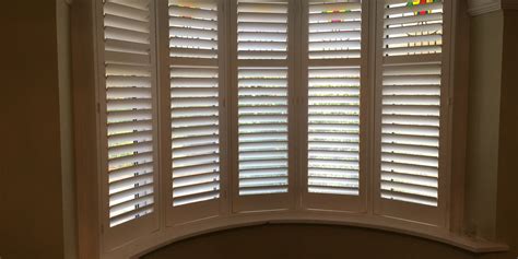 Take your window treatments up a notch with the perfect curtain rod. 5 panel curved bay window, fitted with plantation shutters ...