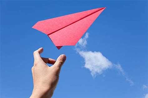 Heres How To Make Paper Planes That Fly 10000 Feet And Boomerang Back