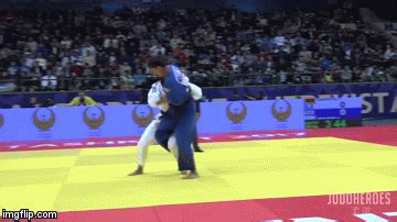 Kita belum hidup dalam sinar bulan purnama, kita masih hidup dimasa pancaroba. A mix between Yoko-tomoe-nage and Kata-guruma | Artes marciais, Jiu jitsu, Marcial