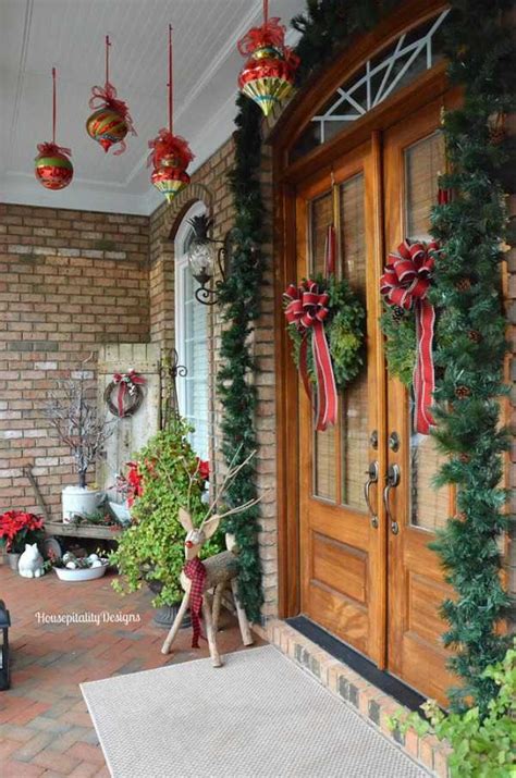 25 Best Christmas Front Porches Ideas For The Holidays