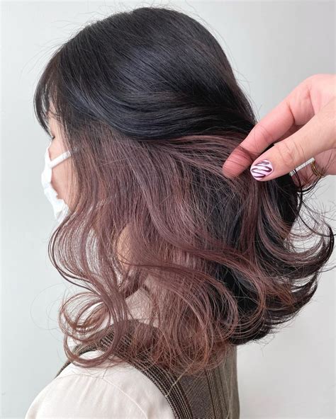 原宿吉祥寺名古屋のヘアサロン Alive Hairが得意とするデザインカラーのご紹介★ ブリーチ1回〜出来る大人気のインナーカラー×ショコラピンクです！