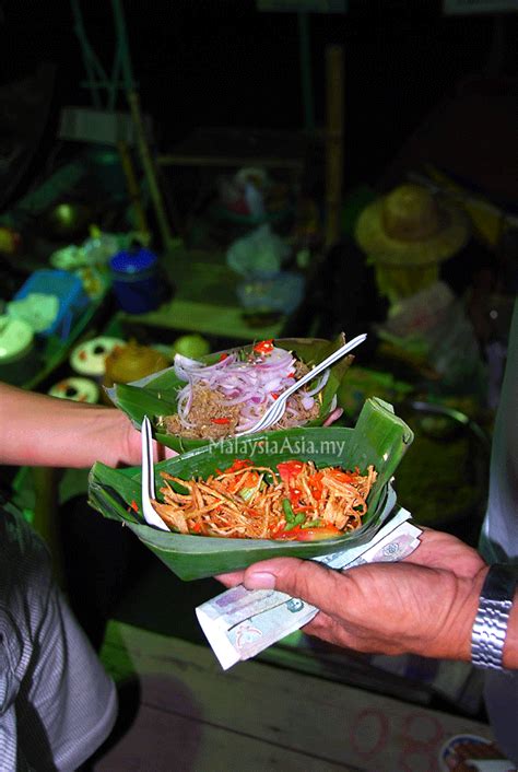 A floating market is a market where goods are sold from boats. Floating Market in Hat Yai Thailand - Malaysia Asia Travel ...