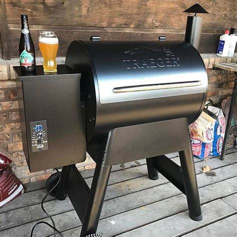 The traeger pro series 22 offers a pellet hopper clean out where you can easily switch out types of pellet grills depending on what you are cooking. Pro Series 22 Grill - Blue | Traeger Wood Fired Grills ...