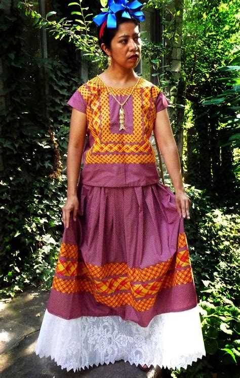 It's easy to donate gently used clothes and household goods to bbbs central nm by scheduling a free home pickup! Traditional Huipil Oaxaca, Frida Red Dots | Traditional ...