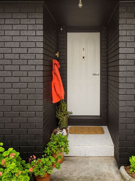 Private spaces and bedrooms are on lower floors, and the. Graphic Modernism in Melbourne | Brick exterior house ...