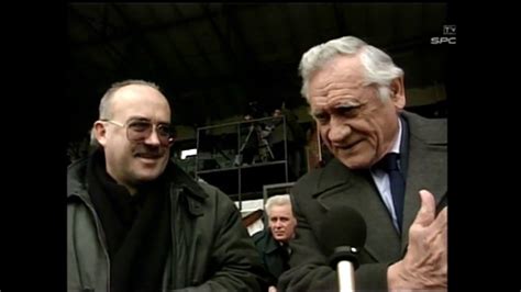 Gospodarze regularnie wybijają piłkę na połowę rywali. Liga 1995. Legia Warszawa-Sokół Pniewy. Bramka ...