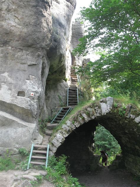 Teplice nad metují jsou východiskem pro turistické výlety nejen do skal, ale i do blízkého okolí (pozůstatky hradu skály, zámeček bischofstein ), pro cyklistické a v zimě lyžařské trasy. Fotogalerie Teplice nad Metují, Skály, Čáp a Supí skály