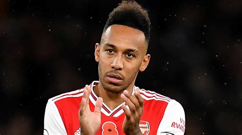 arsenal will have to sell aubameyang if he doesn t sign new deal sporting news canada