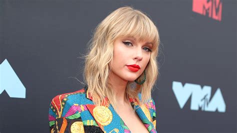 Taylor Swift Bio Facts Wiki Net Worth Age Height Affair Me