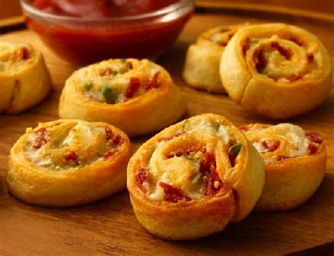 Bacon Cheddar Pinwheels Quick And Easy Recipes