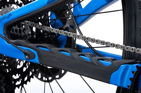 The switchblade is also likely based on the massaro or beltrame stiletto knives. Das Neue Pivot Switchblade | Cycleholix
