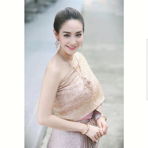 มิน พีชญา พัฒนาการความสวย จากสาวหน้าใส สู่นางเอกแถวหน้าของวงการ access_time23 ส.ค. Thai Daily Khao: พีชญา วัฒนามนตรี
