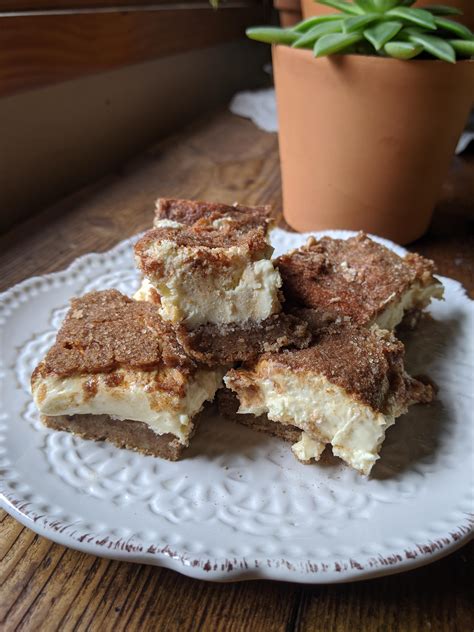 The snickerdoodle cookie layer has a top crust of cinnamon sugar and one bite of this bar will leave you wanting more. Snickerdoodle cheesecake bars : ketodessert
