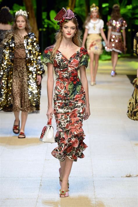 Dolce And Gabbana With Images Fashion Beautiful Fashion Fashion Week