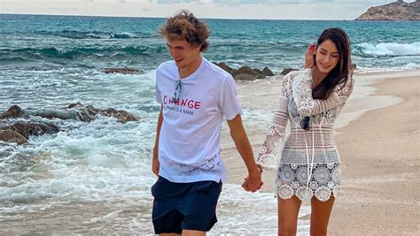 Seit august sind alexander zverev und model brenda patea nach knapp einem jahr offiziell nun gab patea in einem interview mit der gala bekannt, dass sie schwanger sei: Alex Zverev und Brenda Patea auf Turtelkurs im Liebesurlaub