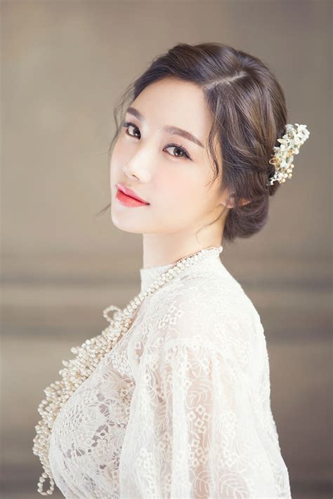 Sana k travels nationwide or internationally for bridal hair and makeup, catwalk hair and makeup, media and training courses. CHUNGCHO 2018 | Asian wedding makeup, Korean wedding ...
