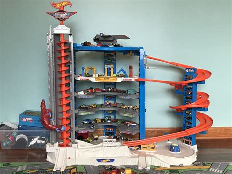 The super ultimate garage is the biggest hot wheels® playset ever. Hot Wheels Super Ultimate Garage - the Roarbotsthe Roarbots