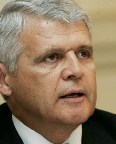 Turn on more accessible mode. Un fost director general al BCR este noul președinte al ...