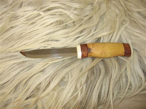The black locust may also be encountered in urban street plantings as a decorative tree. Locust wood as a knife handle?