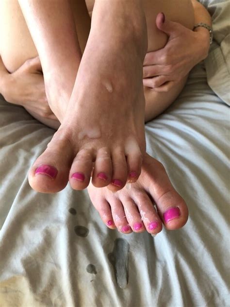 Nice Cumshot All Over Her Sexy Pedicured Feet Nedwec