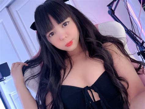 TW Pornstars - 1 pic. Kit ∩^ω^∩. Twitter. yo it’s so hot outside today