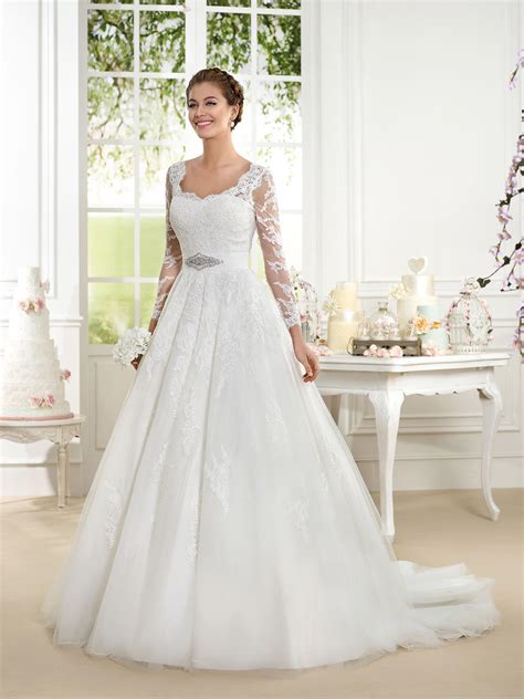 Trend abiti da sposa dalle collezioni nazionali e internazionali delle più famose firme bridal. Sposa nuove tendenze 2016: Doppio abitoSposatelier