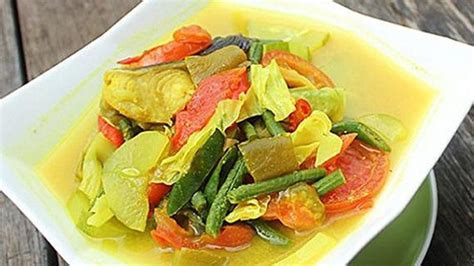 Sayur gabus pucung merupakan makanan khas betawi yang menggunakan ikan gabus disajikan bersama kuah kehitaman buah pucung/kluwek. Resep Sayur Asam Ikan Patin Kalimantan - Lifestyle Fimela.com