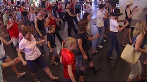 Cupid Shuffle Flash Mob Tamworth Airport Australia 2011 Skip Film