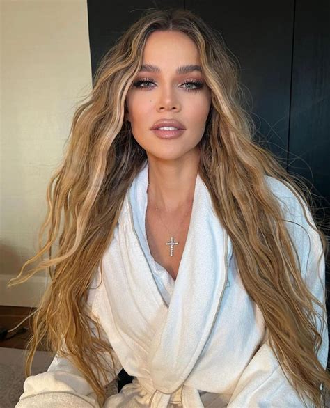 Khloe Kardashian Looks Unrecognizable With Chiseled Jaw And Big Pout As Fans Claim She Went Too