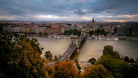 K Chain Bridge Danube River St Stephen S Basilica Hungary