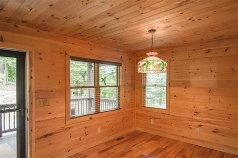 Carolina mountain properties & rentals. Southern Ashe County NC Log Cabin