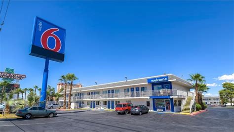 Arizona Motel 6 Employees Lead Ice To Undocumented Guests Hotel