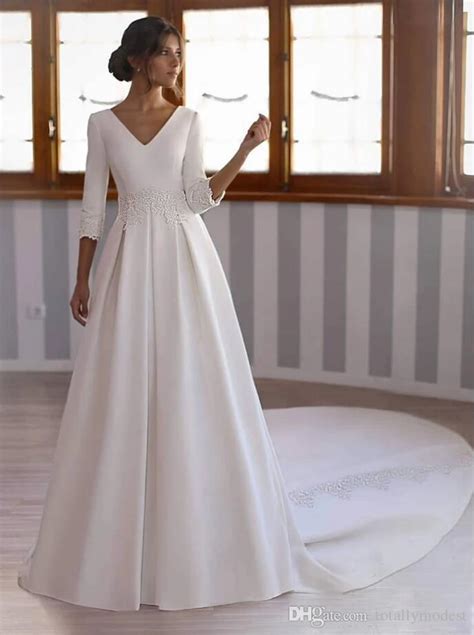 Discount3 4 Sleeves A Line Modest Wedding Dresses Sleeved V Neck Lace Appliques Satin Simple