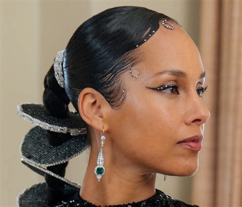 Alicia Keys Returns To Makeup With New Hybrids Global Cosmetic Industry