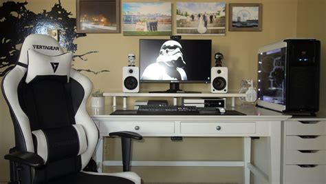 10 Black And White Gaming Room