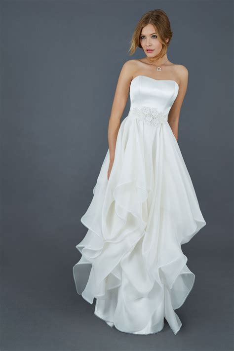 Ci sono anche informazioni su dove acquistare, tra shop online e negozi. abito da sposa stile impero - Matrimonio Creativo®