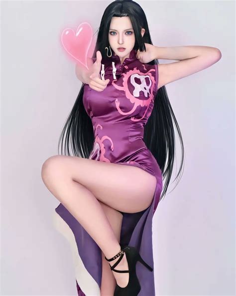 One Piece This Boa Hancock Cosplay Is So Spectacular It Doesnt Even Look Real