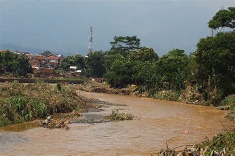Banjir bandang bak t5un4m1 terjang china!! Belajar dari Banjir Bandang Garut dan Kerusakan DAS ...