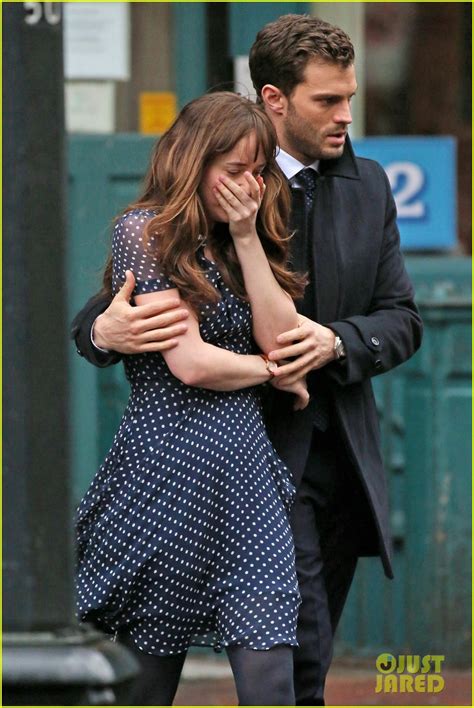 jamie dornan consoles dakota johnson on fifty shades darker set 32 fifty shades of grey photo