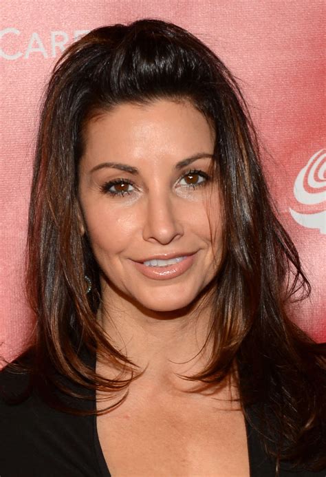 Gina Gershon Height Weight And Body Measurements Olala