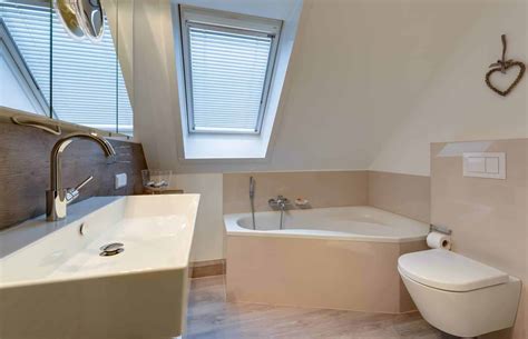 Ottofond eckbadewanne madras 145 x 145. Bad in einer Dachschräge mit Eckbadewanne und Dusche