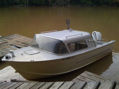 Pin By Susie Vandiver On Vintage Sleds And Boats Cabin Cruiser Boat Aluminum Boat Runabout Boat