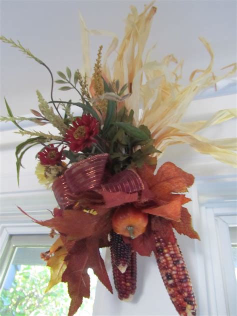 And i loved this idea too! creative savv: Autumn home decor: Indian corn door/wall ornament