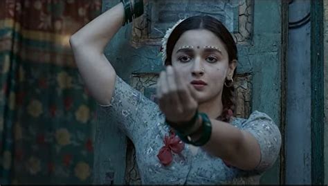 Watch In Gangubai Kathiawadi Trailer Sanjay Leela Bhansali Alia Bhatt Make Dark Look