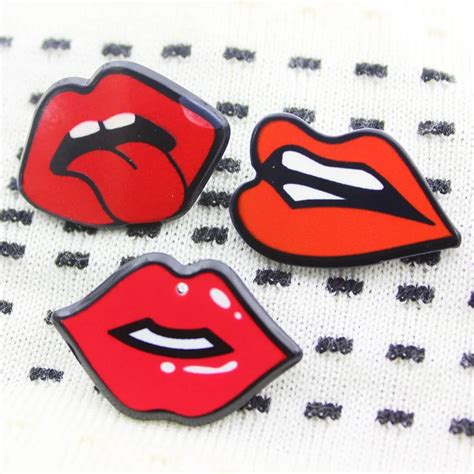 Enamel Pins For Women Sexy Lips Red Brooch Pin Badge Decoration Pin Trendy Products 2018 Fashion